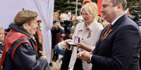 Вице-губернатор Нагорная вручила знаки почета ветеранам войны в Королеве - Regions.Ru