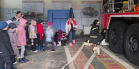 Спасатели в гостях у второклассников: в Королеве показали, как выглядит настоящая пожарная техника - Regions.Ru